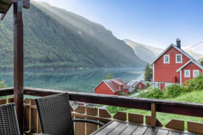 Cabin alongside the beautiful fjærlandsfjord